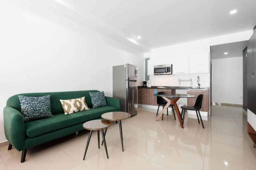 600 Sq Ft In Trendy Area, 150 Bps Fiber Optic Mexico